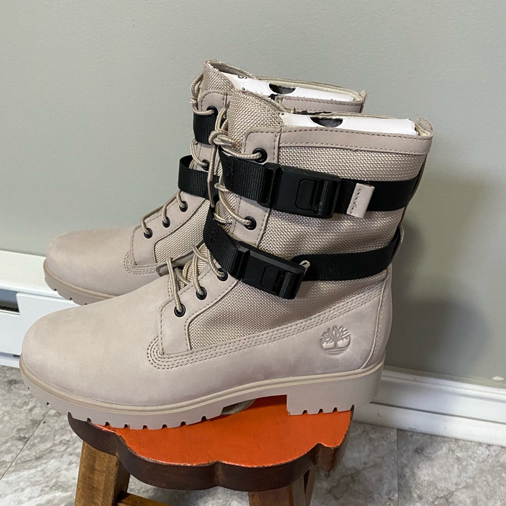 New women’s timberland boots size 9